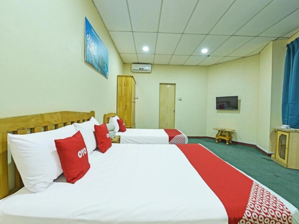 Oyo 90672 De Paradise Turtle Hotel Kerteh Esterno foto